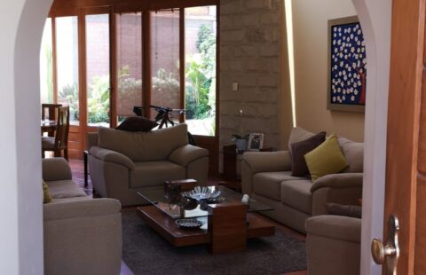 SE VENDE LINDA CASA EN TACNA