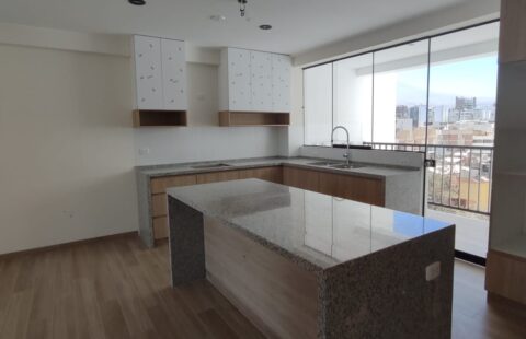 DEPARTAMENTO EN SÉPTIMO PISO UBICADO EN URBANIZACIÓN PRIVADA