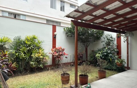 EXCLUSIVA CASA EN VENTA EN LA MOLINA – LIMA